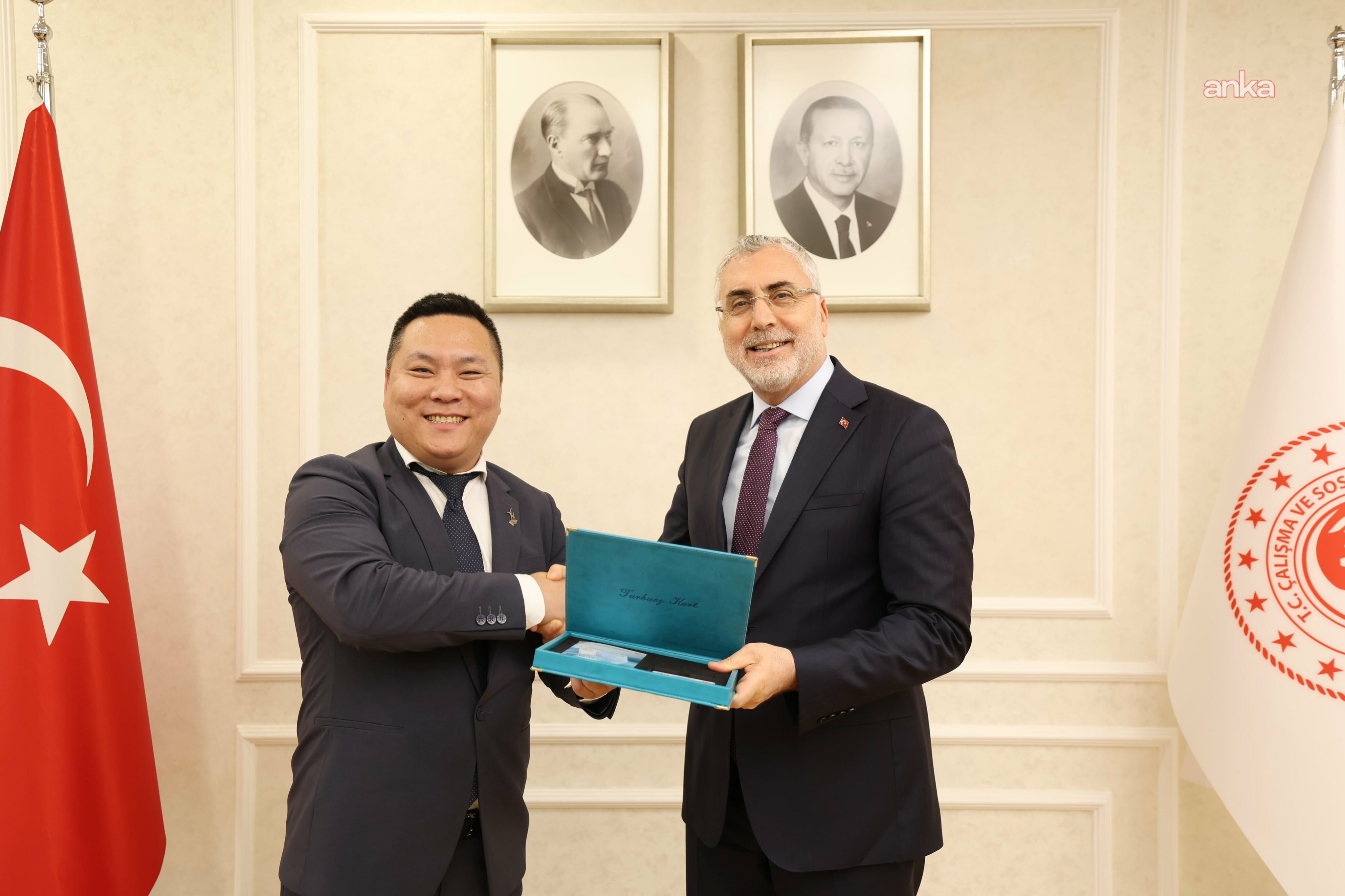 Bakan Işıkhan, Çinli yatırımcı Tiecheng Yu ile görüştü