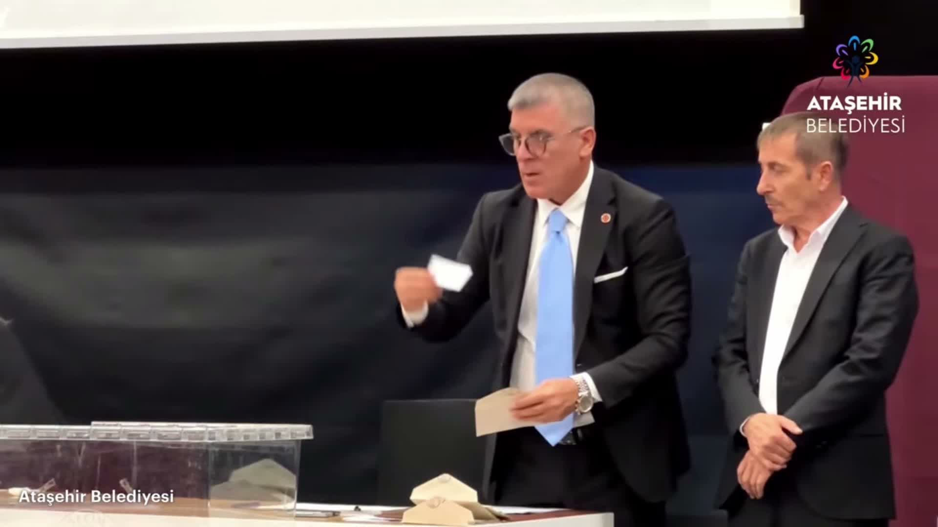 Ataşehir'de başkan vekilliği seçimini AK Parti adayı Serdar Orhan'ın kazandığı açıklandı