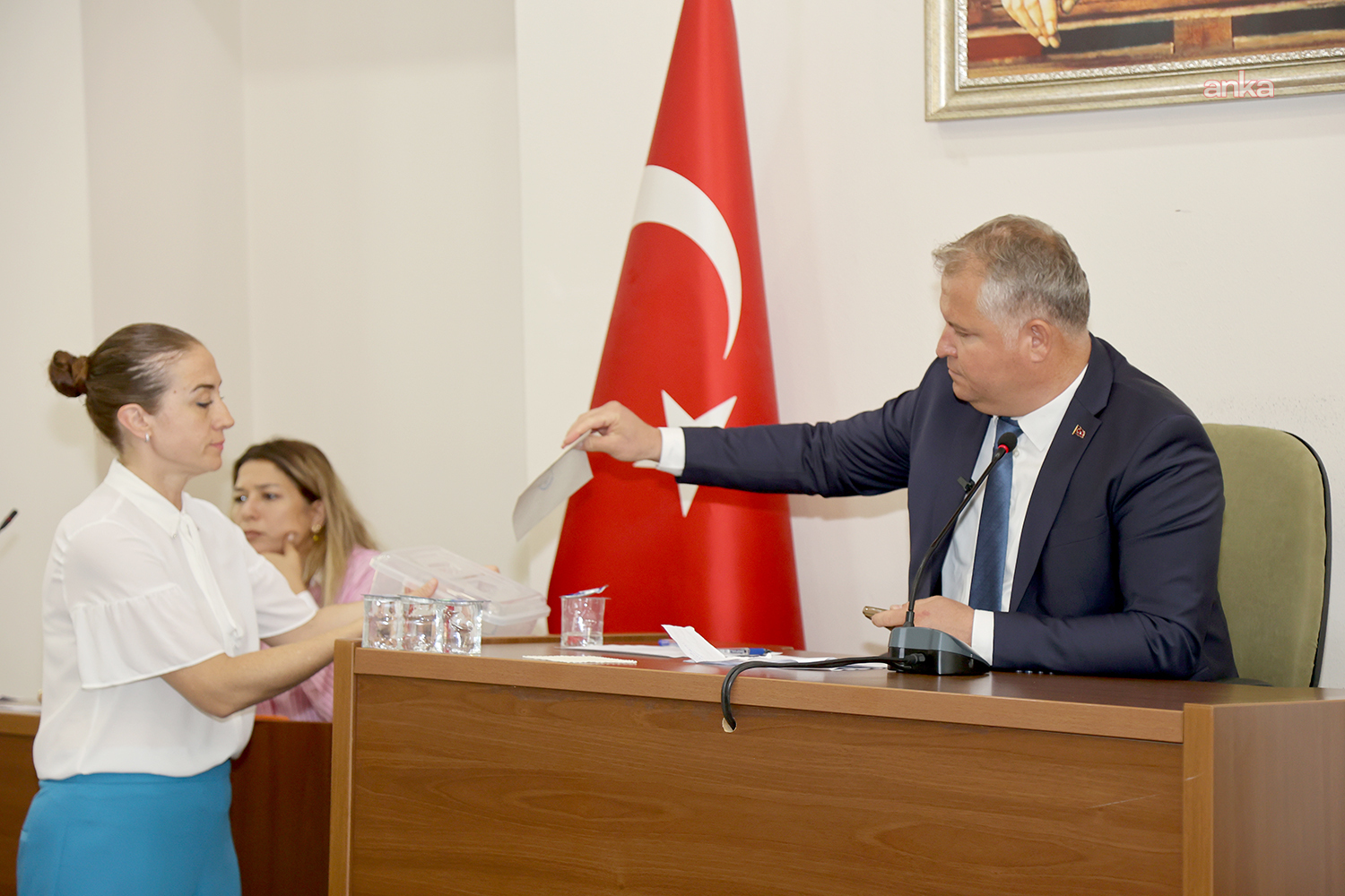 Urla’da istifalar sonrası ilk meclis toplantısı: “Kesintisiz hizmet anlayışımızı sürdüreceğiz”
