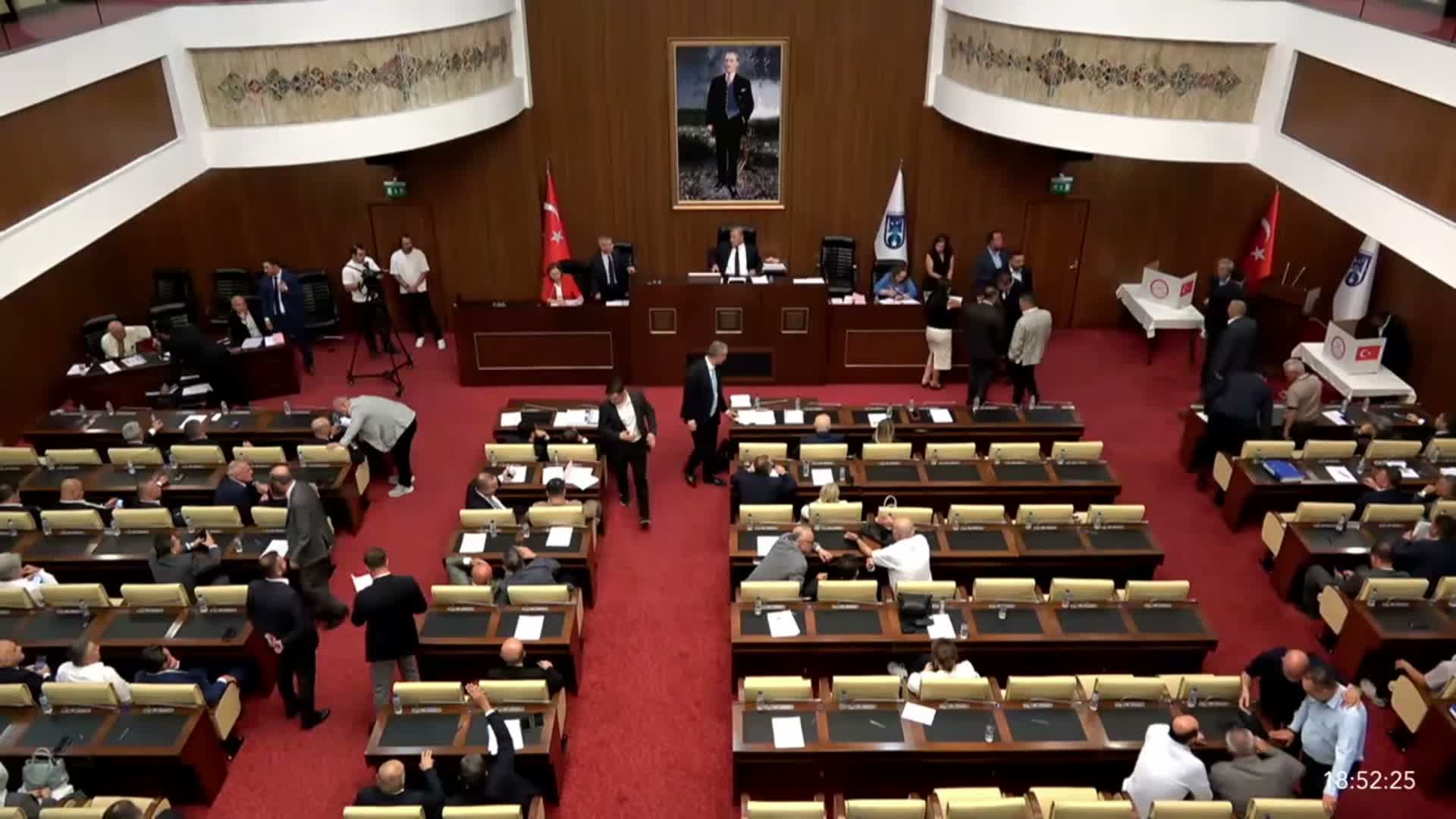 ABB Meclisi'nde ikinci başkan vekilliğine Naki Demir seçildi