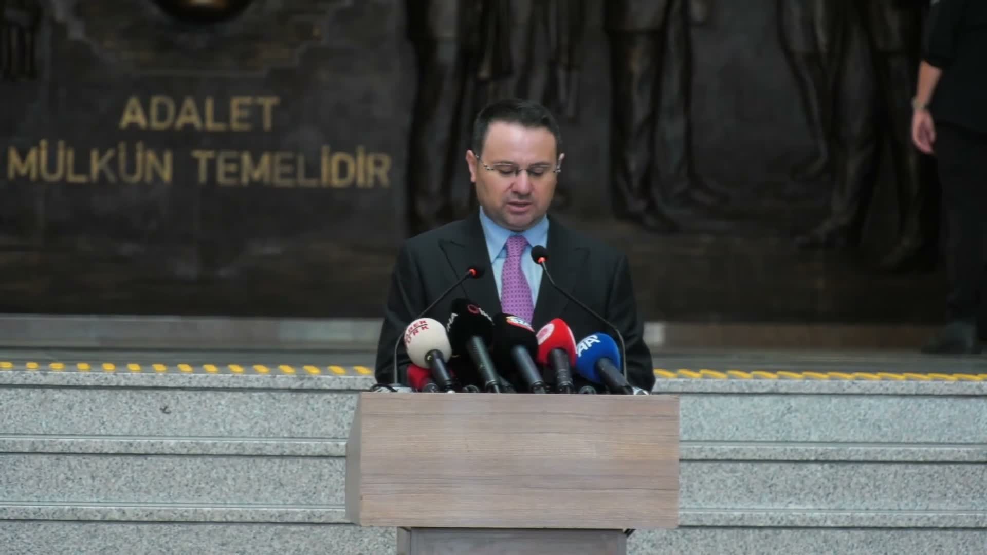 "Karşı olduğumuz dini yapılanmalar değil, toplumsal değerleri istismar edenler"