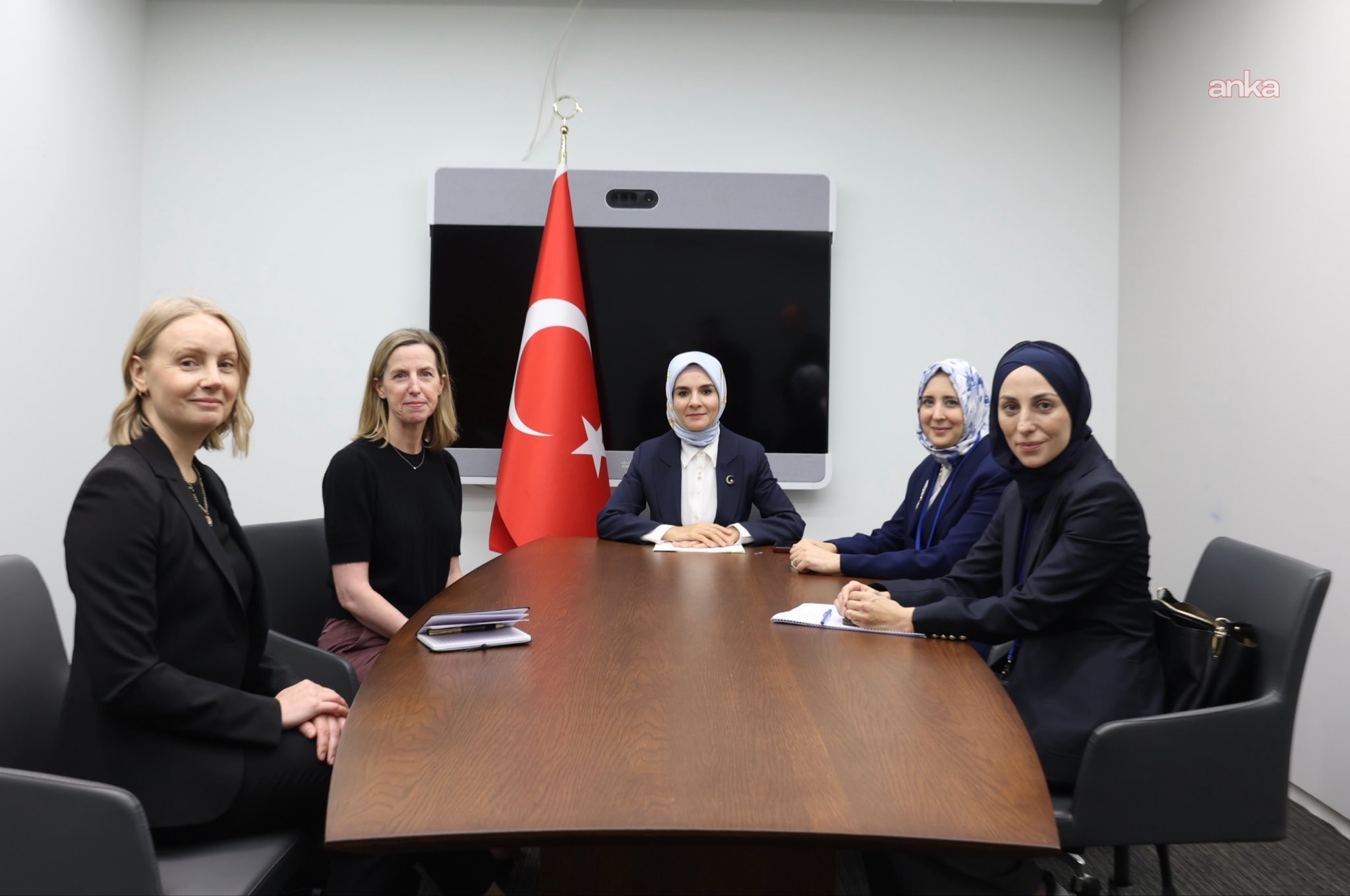 Bakan Göktaş, YouTube Kamu İlişkilerinden Sorumlu Başkan Yardımcısı Miller ile 15 yaş altına yönelik sosyal medya düzenlemesini görüştü