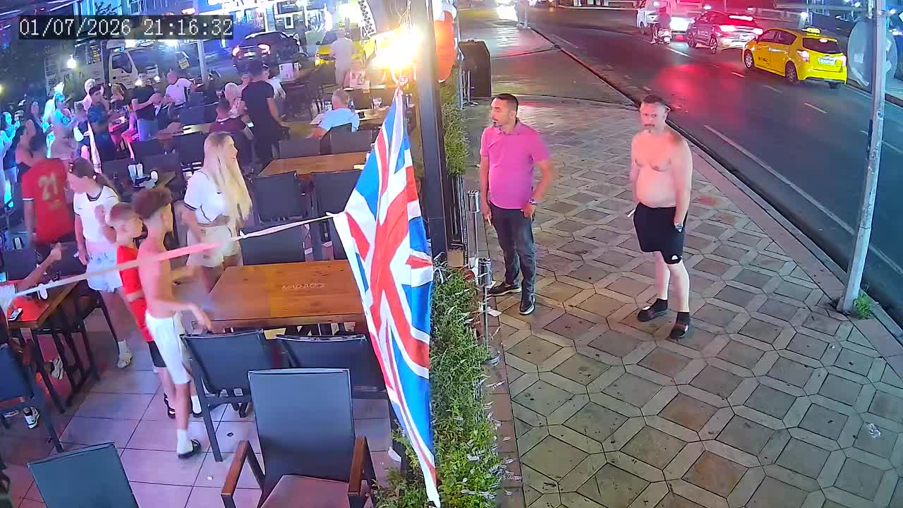 Marmaris'te ailesine şiddet uygulayan İngiliz turist gözaltına alındı