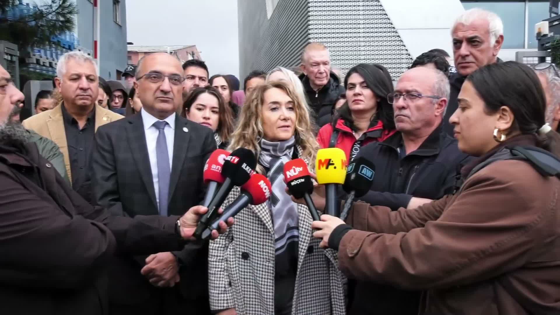 Halk TV'ye kayyum atandı...  İstanbul Barosu'ndan kanal önünde açıklama: Anayasa’ya aykırı bu durumu ve bundan sonra yapılacakları yakından izleyeceğiz