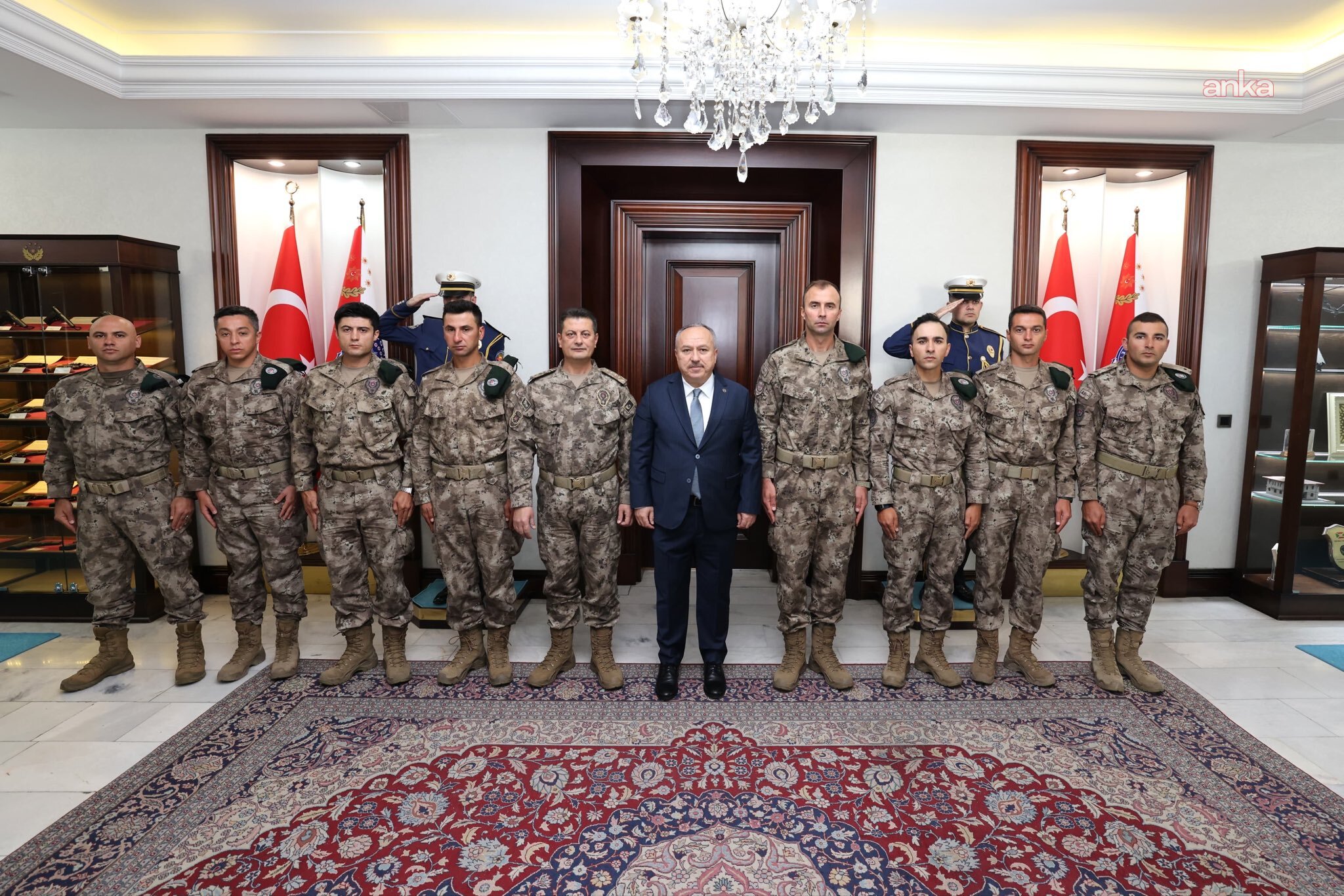 Emniyet Genel Müdürü Fidan, uluslararası yarışmada dereceye giren Özel Harekatçıları kabul etti