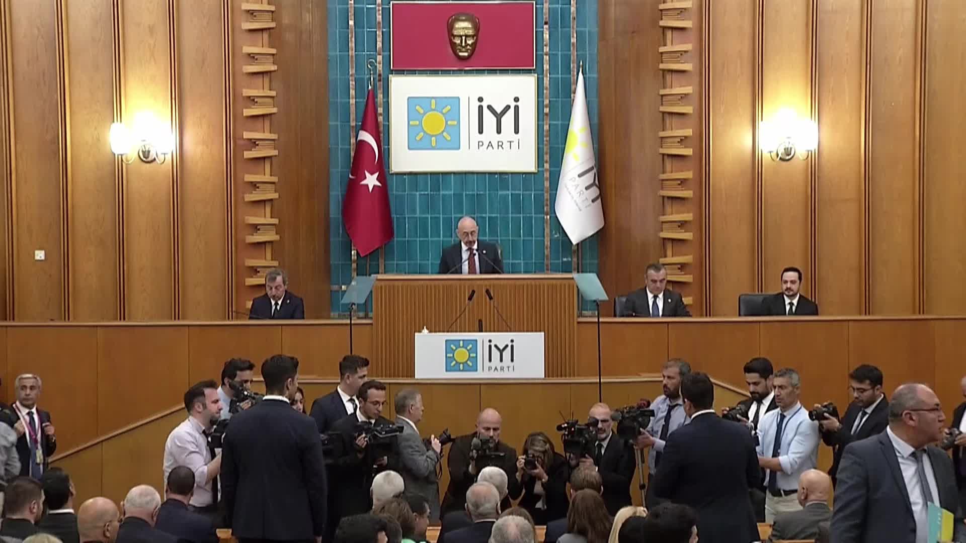 İYİ Parti Grup Toplantısı.... Dervişoğlu'ndan Bahçeli'ye: "Sen içimizdeki İrlandalısın"