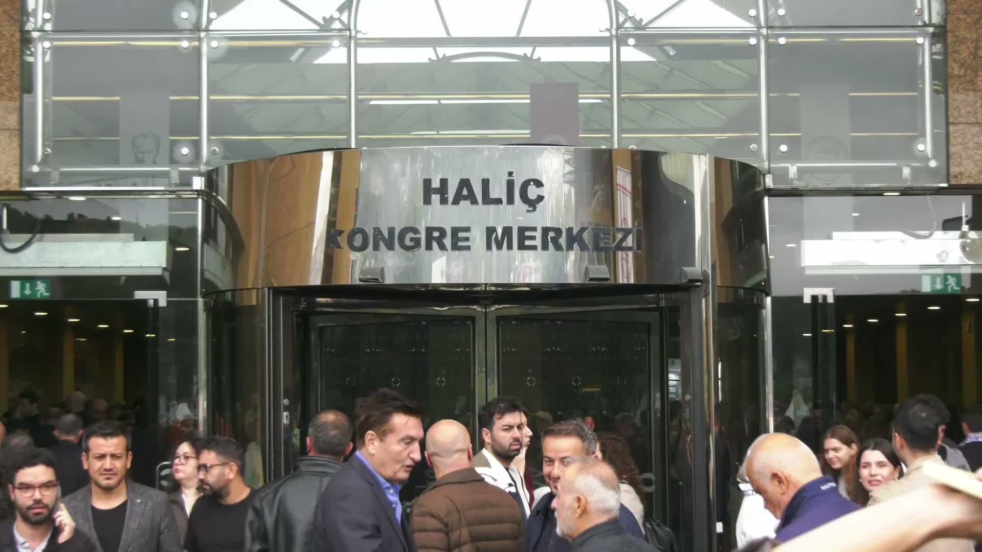 İstanbul Barosu 128. Olağan Genel Kurulu’nda başkanlık için oy kullanma işlemi devam ediyor