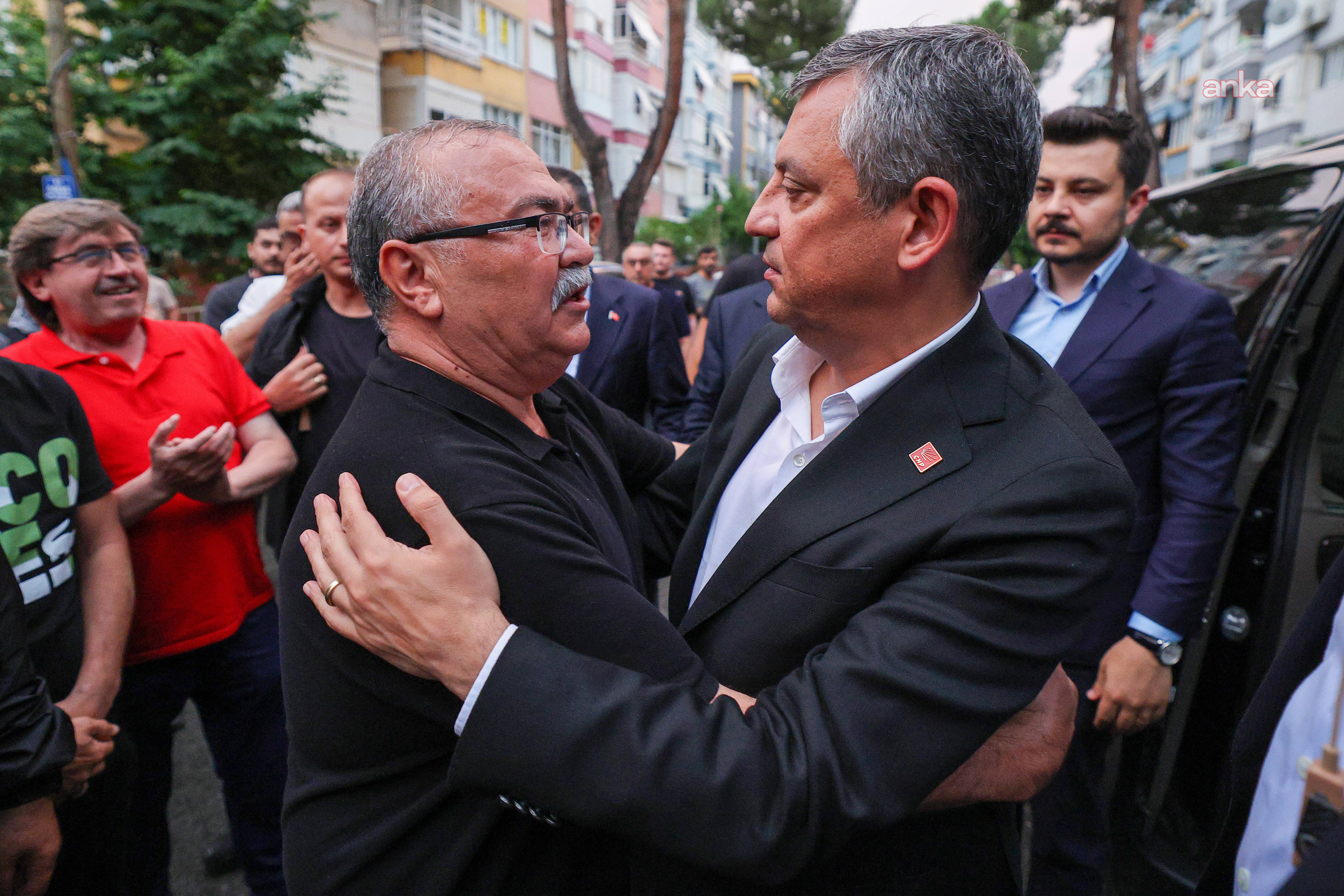 Özgür Özel'den CHP'li Süleyman Bülbül'e taziye ziyareti