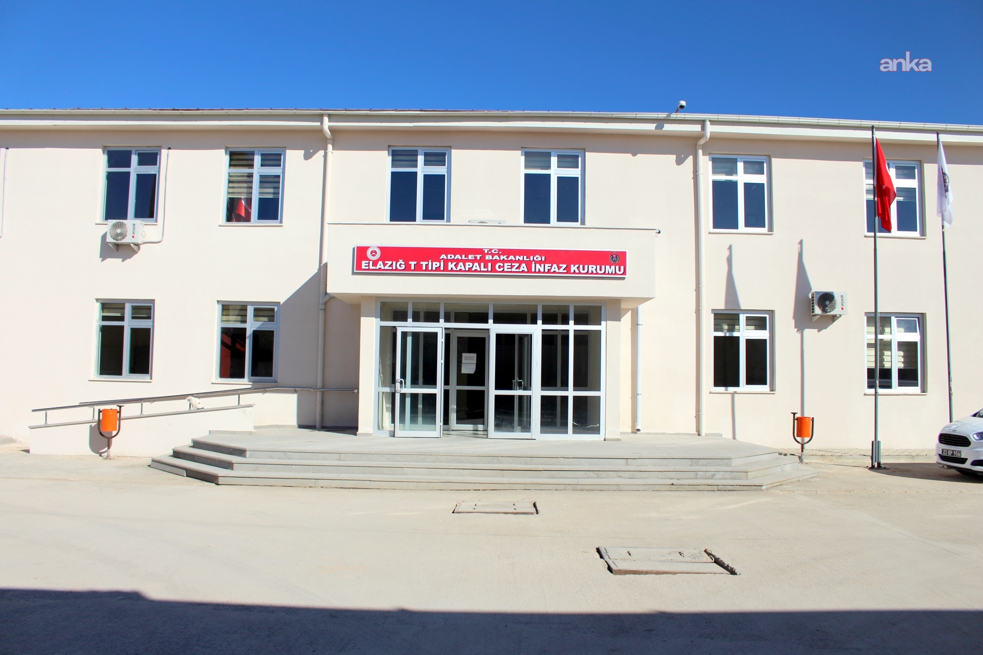 Elazığ T Tipi Cezaevi'nde yangın: 19 mahkum dumandan etkilendi