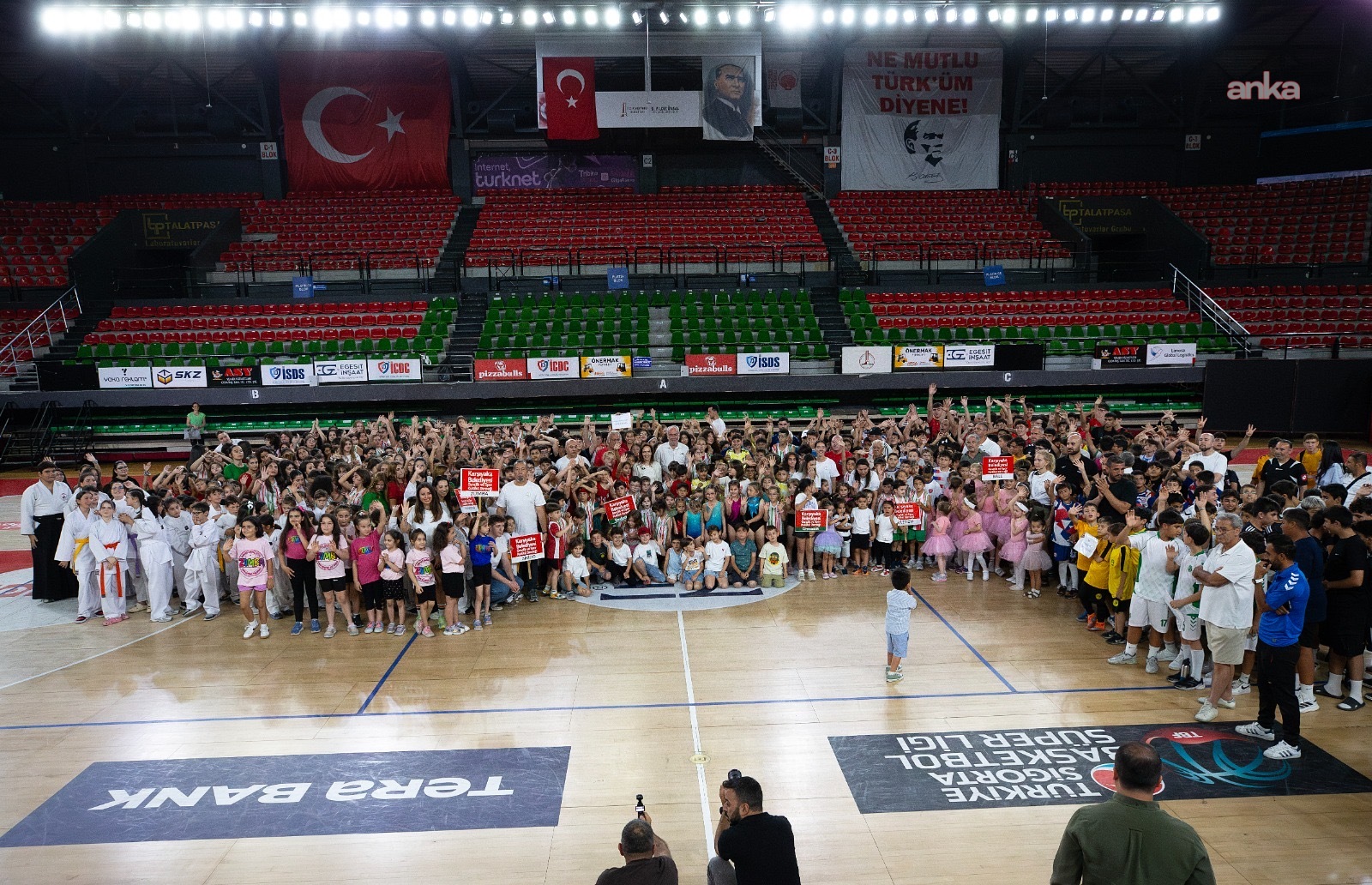 Karşıyaka’da Kış Spor Okulları’na görkemli kapanış