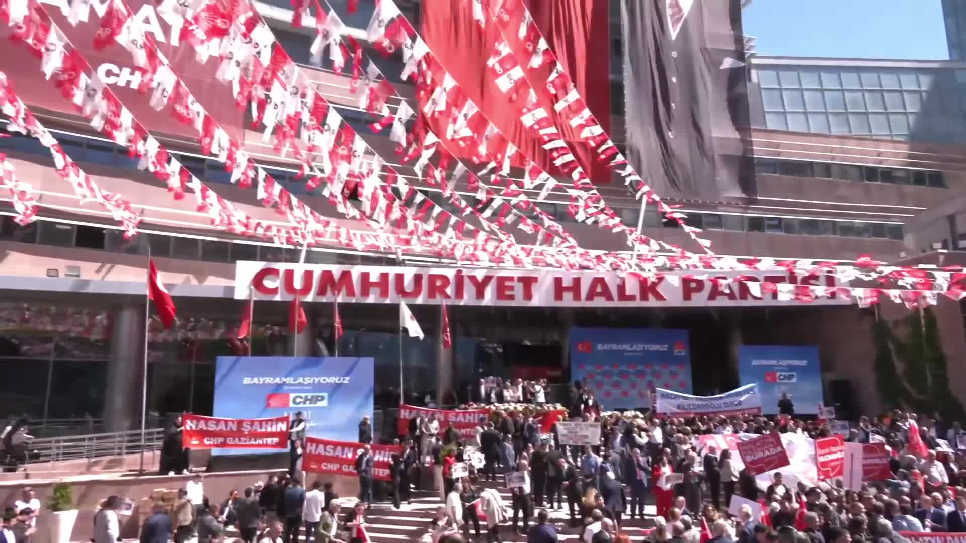 CHP Genel Merkezi'nde "Halkla Bayramlaşma" programı... Partililer, Genel Merkeze geldi