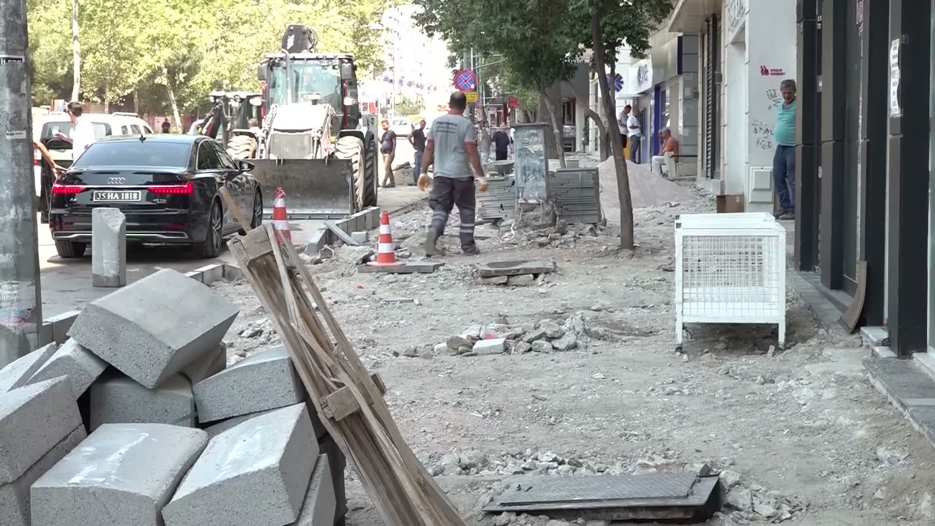Bornova’dan yaya konforunu artıracak büyük kaldırım hamlesi
