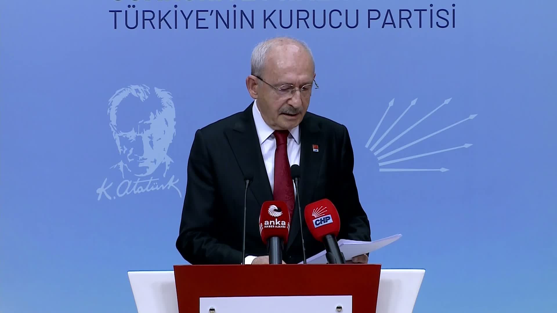 Bu ülkenin evlatları ne işsizliğe ne de sabunsuz bir okula mahkûm olmamalılar
