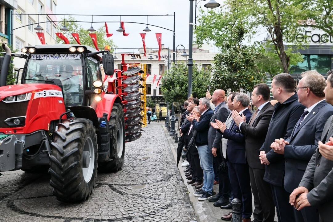 Silivri’de Dünya Çiftçiler Günü’ne özel traktör korteji