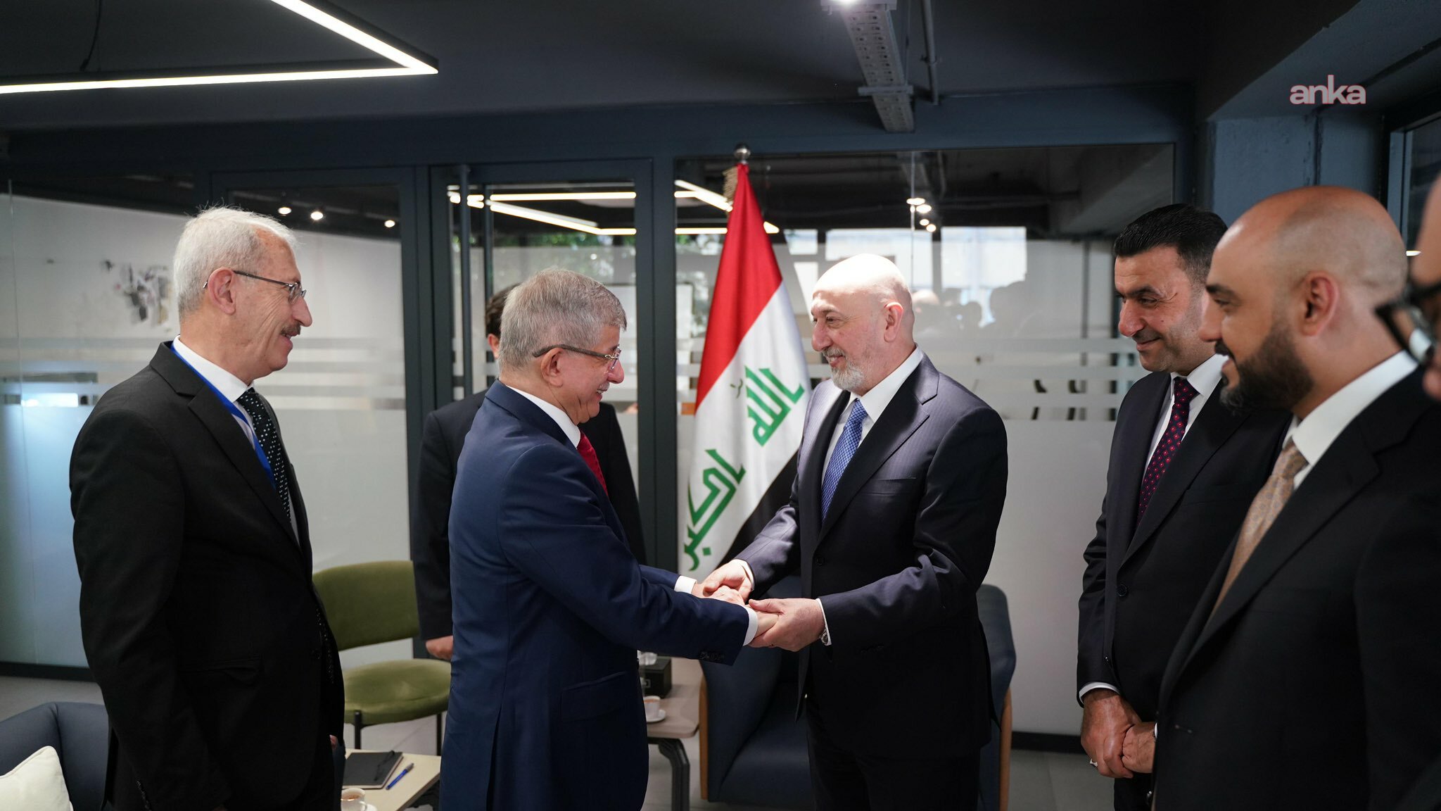 Ahmet Davutoğlu, Irak Cumhurbaşkanı Nizar Amedi ile görüştü