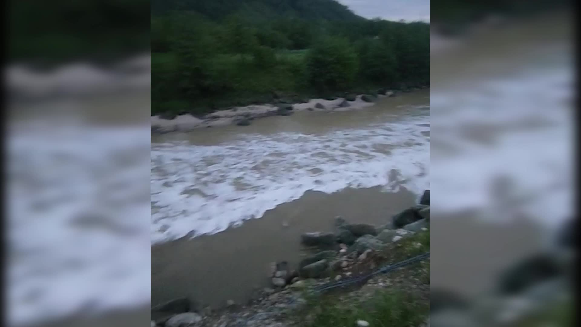 İkizdere'deki Kalapotamaz deresinden "köpük" aktı