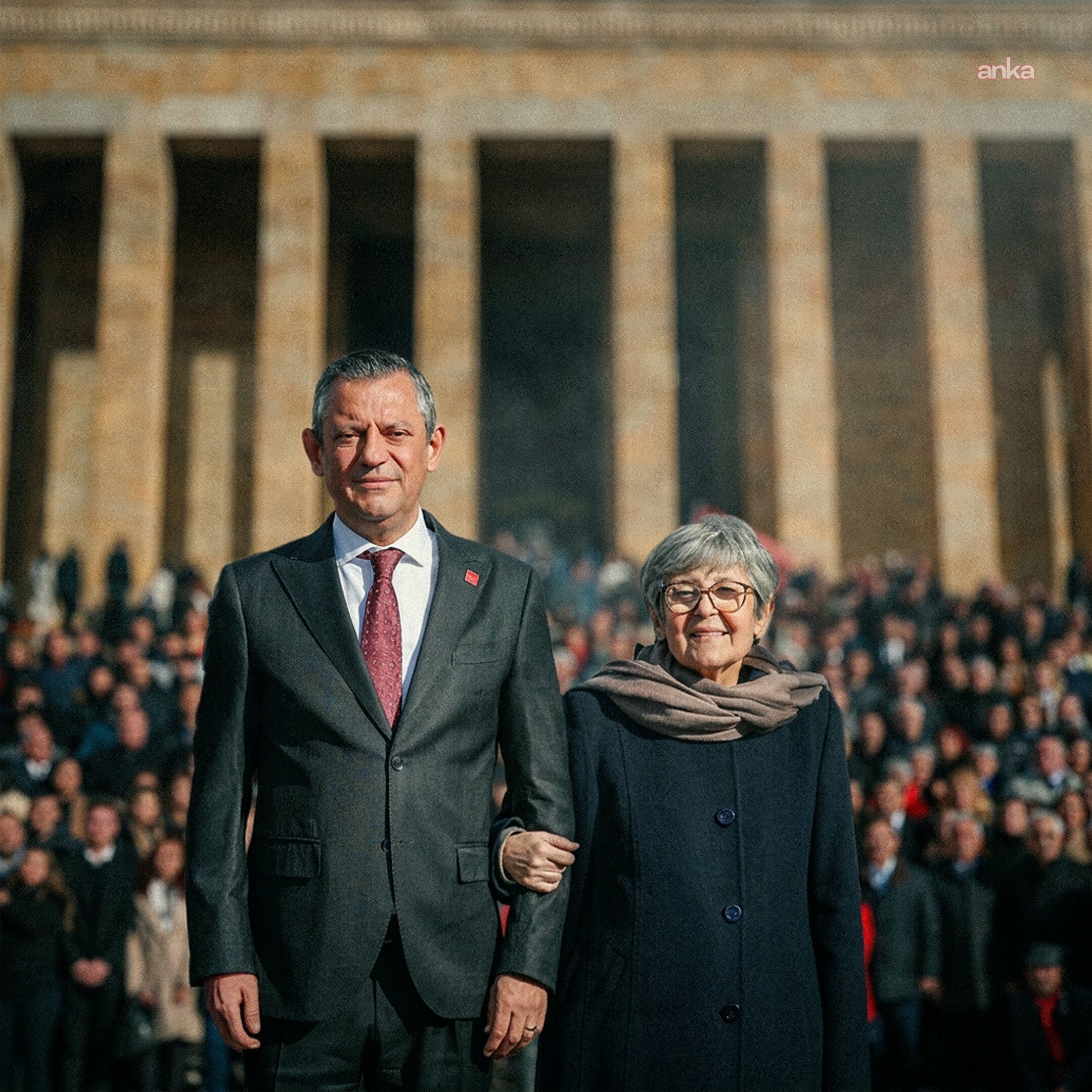 Özgür Özel'den Anneler Günü mesajı: "Direnciyle hayatımıza ışık olan tüm annelerin Anneler Günü kutlu olsun"