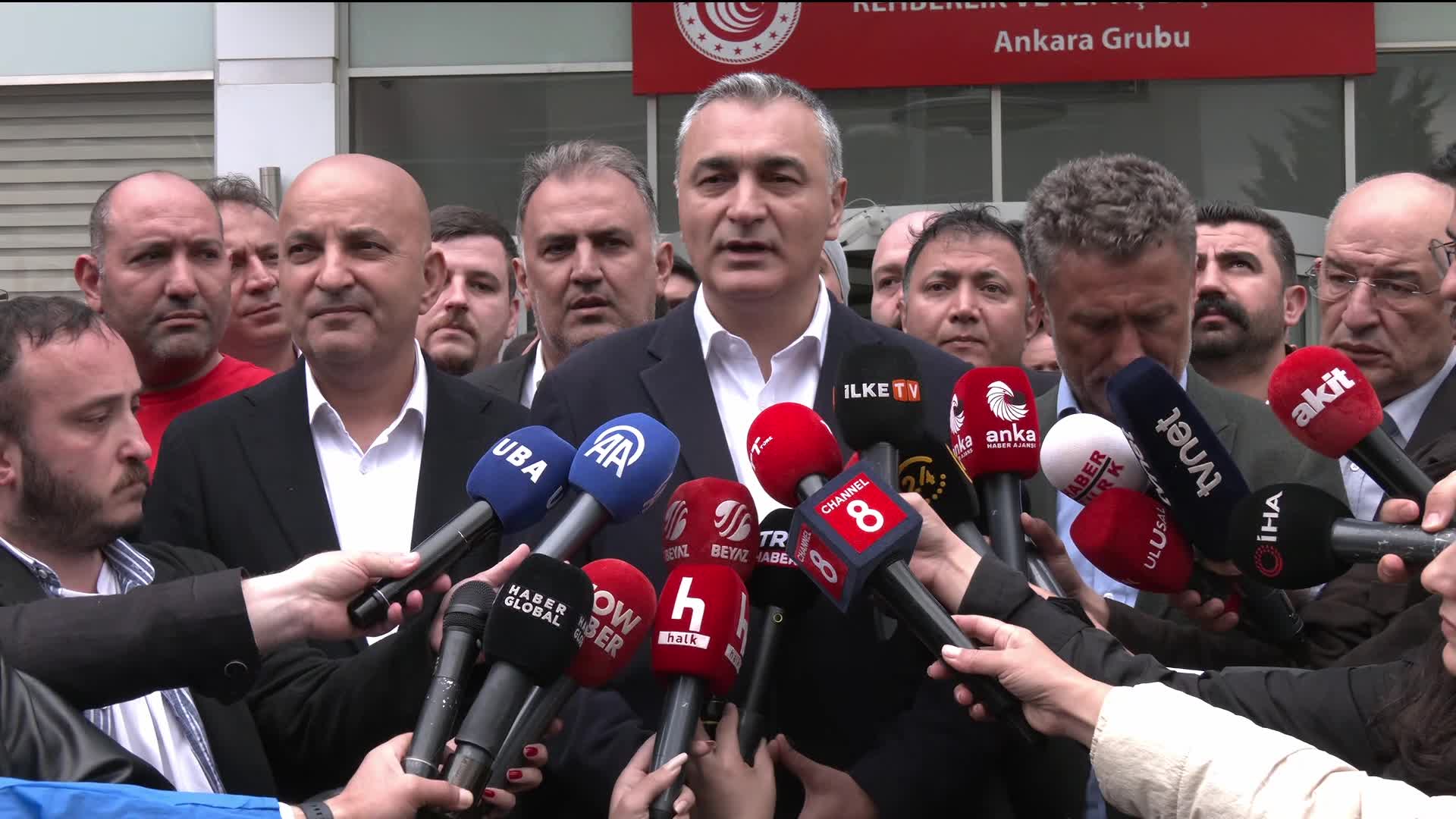CHP Genel Merkezi'ndeki gerginlik... Eski CHP İstanbul Milletvekili Sarı: "İçişleri Bakanlığı’na gitmeye gerek yok, biz buradayız, çözeriz"