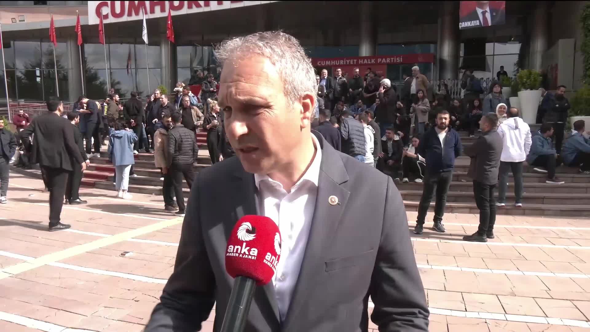 CHP'li Suat Özçağdaş: “Kim oldukları belli olmayan insanlar CHP Genel Merkezi’ni basmaya geldi”