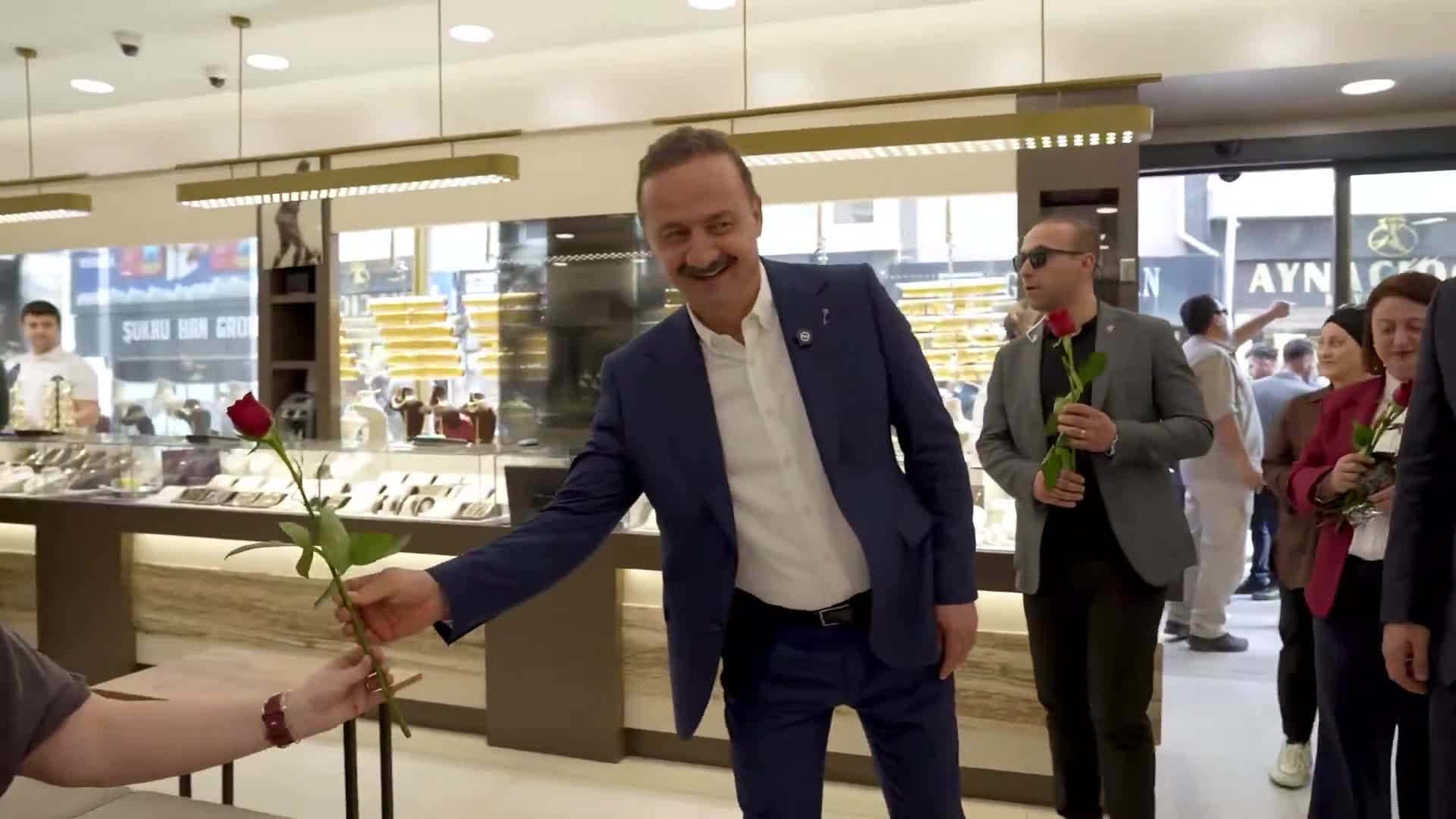 Yavuz Ağıralioğlu, Anneler Günü'nü kutladı...
