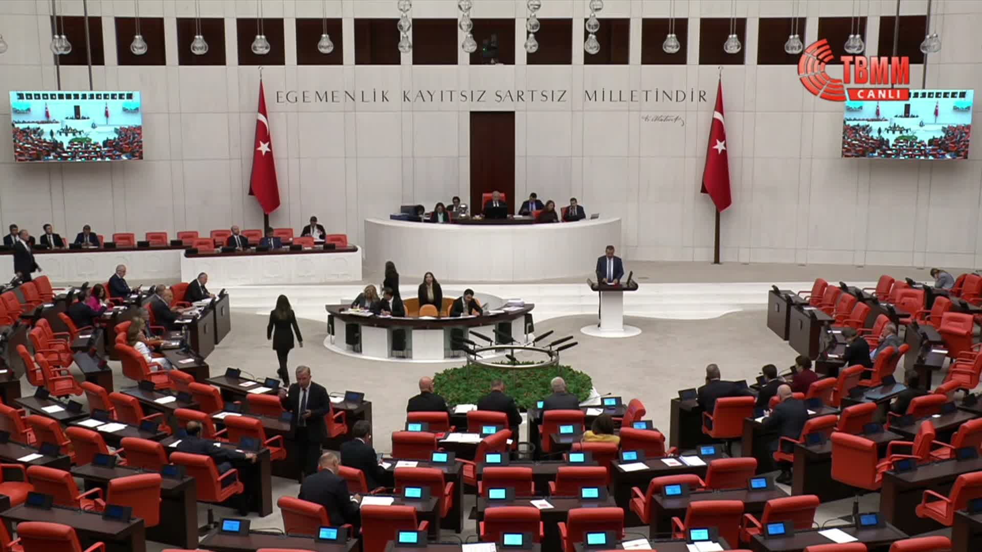 TBMM Genel Kurulu'nda CHP'li Emir ile AK Partili Çelik arasında emekli aylığı tartışması: Siz kurdunuz sistemi, sistem çöktü