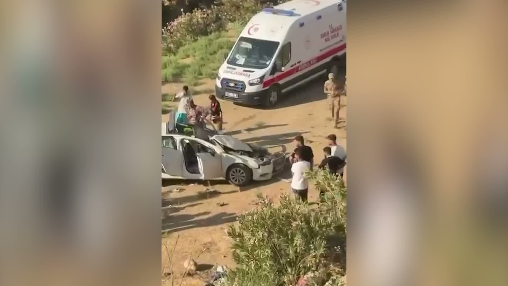 Şırnak’ta şarampole devrilen otomobildeki 1’i çocuk 2 kişi öldü, 2 kişi yaralandı