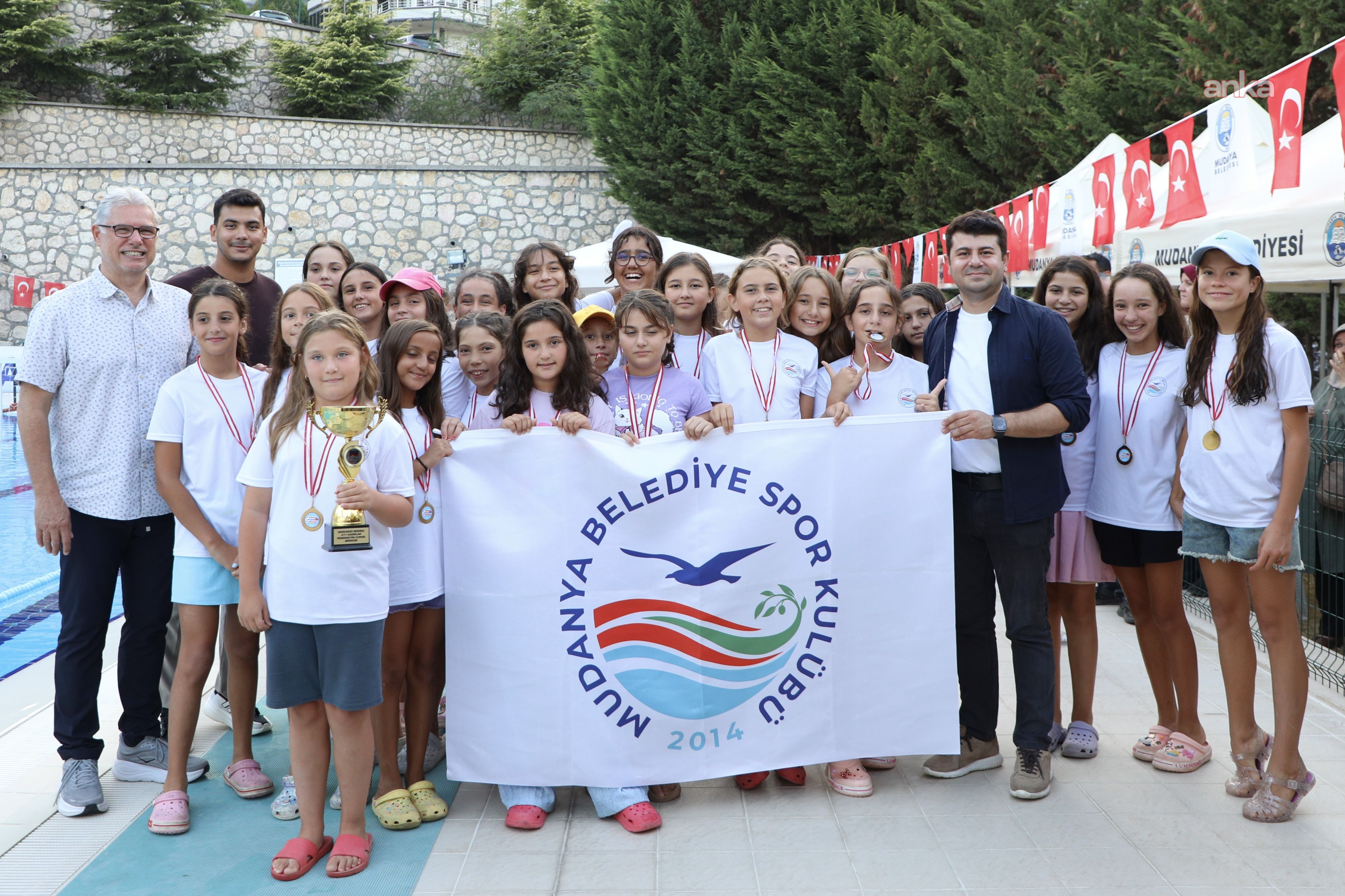 Mudanya’da Zafer Bayramı coşkusu, “Sutopu Şenliği” ile havuza taşındı