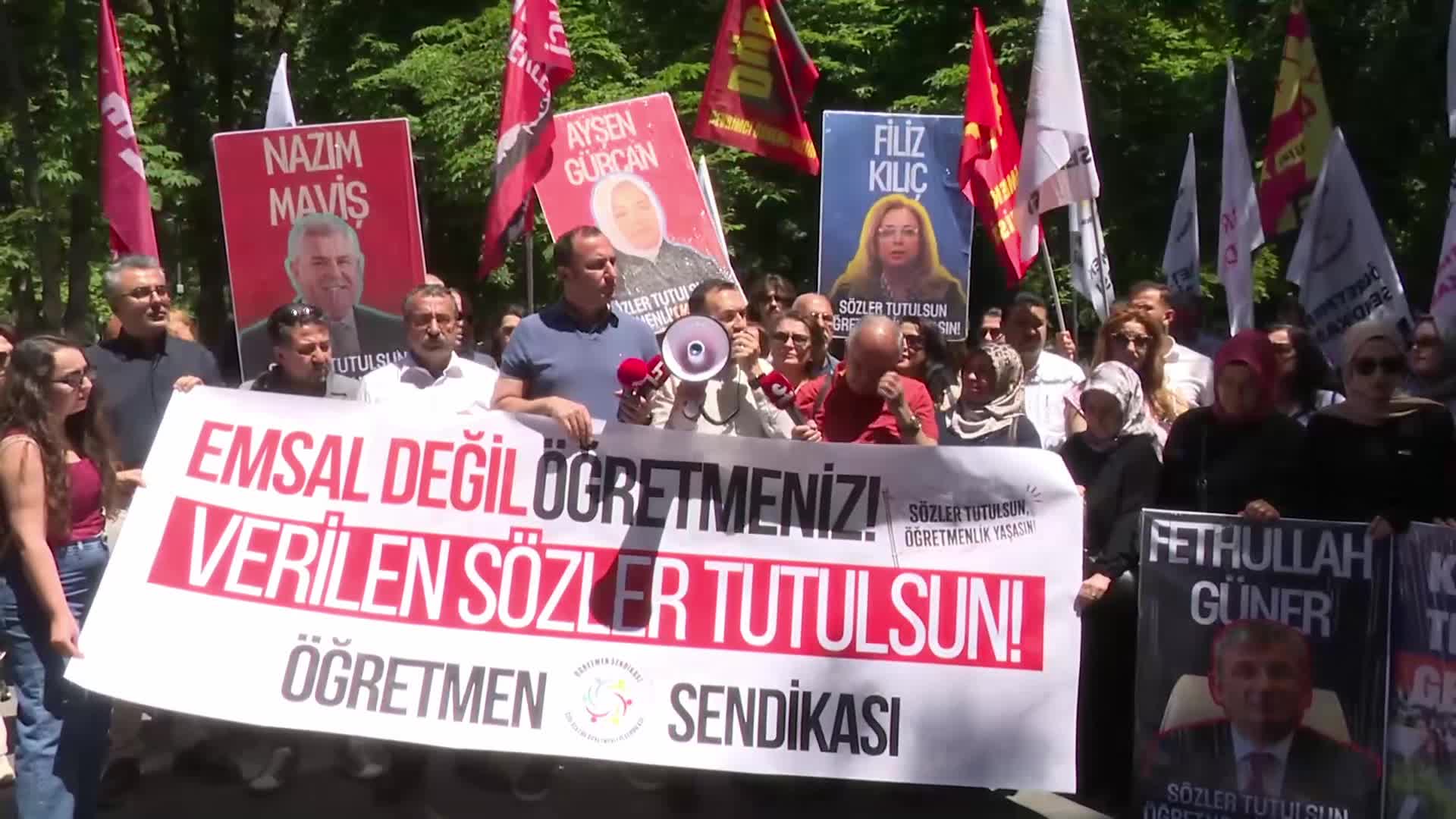 Öğretmenler, Kurtuluş Parkı'nda açıklama yaptı