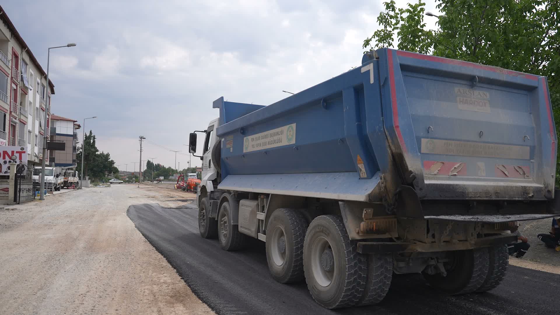 Manisa Büyükşehir Belediyesi, Seyitali'de sıcak asfalt çalışmasını tamamladı