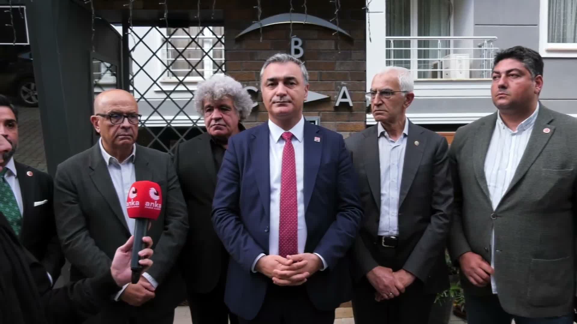 CHP Sözcüsü Sarı, gözaltındaki Eyüpsultan Belediye Başkanı Özmen’in ailesini ziyaret etti