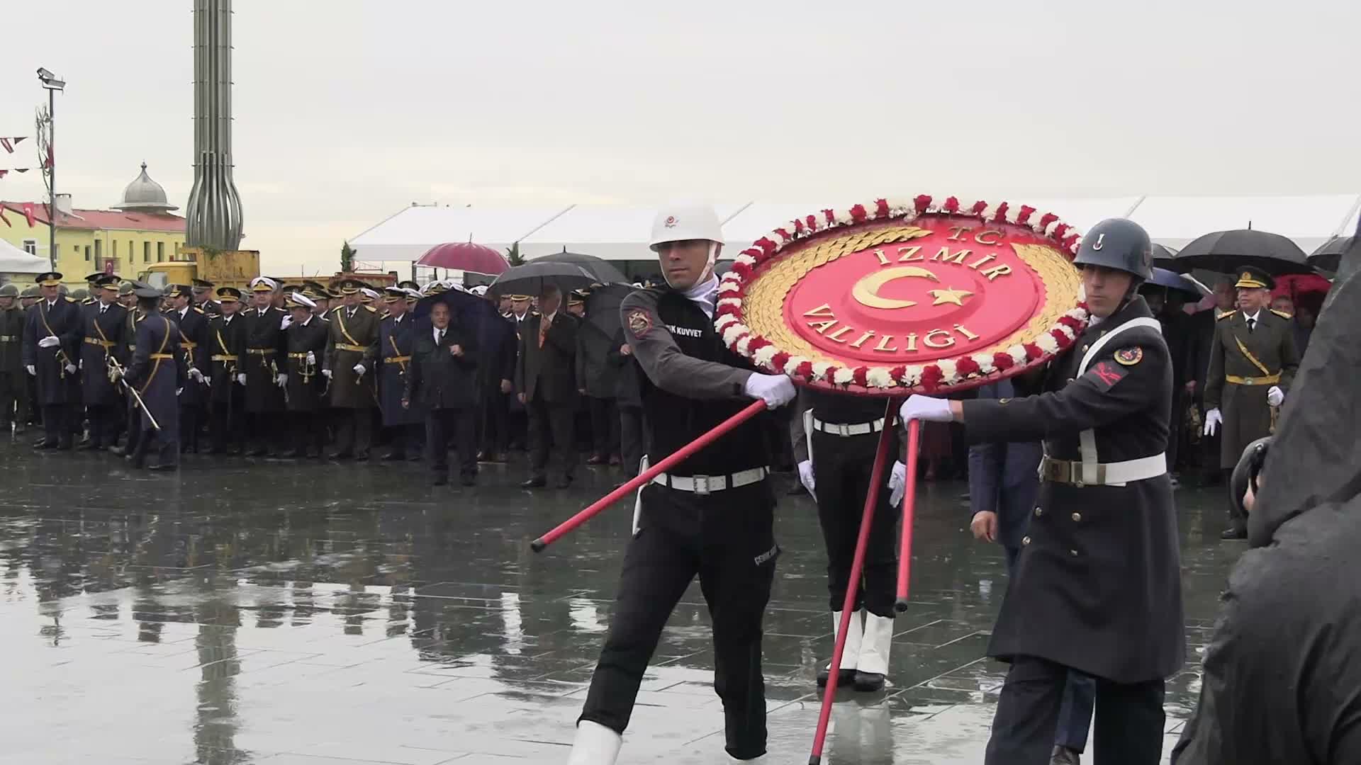 İzmir’de Cumhuriyet Bayramı kutlamaları başladı