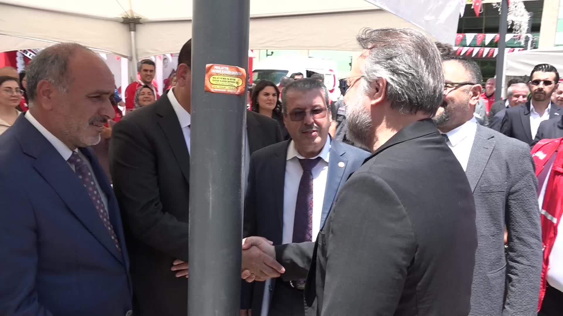 Malatya'da oyuncu Oktay Kaynarca'nın adı verilen kan bağış merkezi açıldı