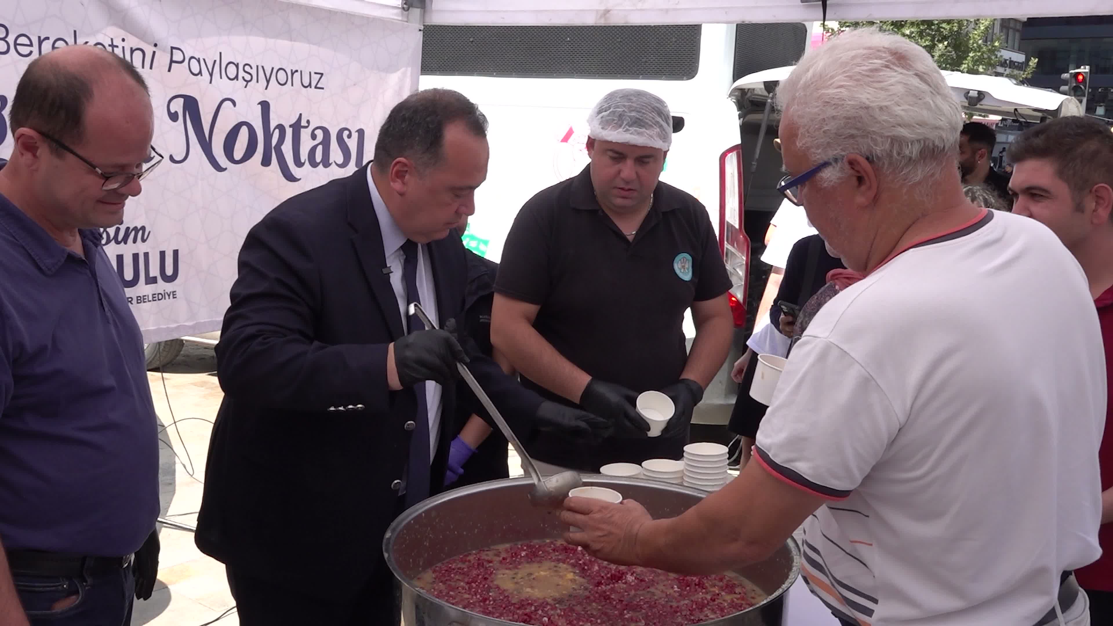 Manisa Büyükşehir Belediyesi'nden Muharrem ayında 20 bin kişiye aşure ikramı