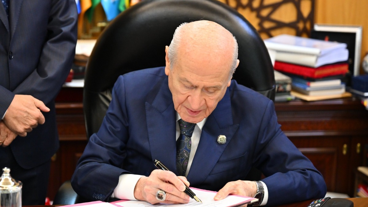 MHP Genel Başkanı Devlet Bahçeli, "çerçeve yasa" teklifini imzaladı
