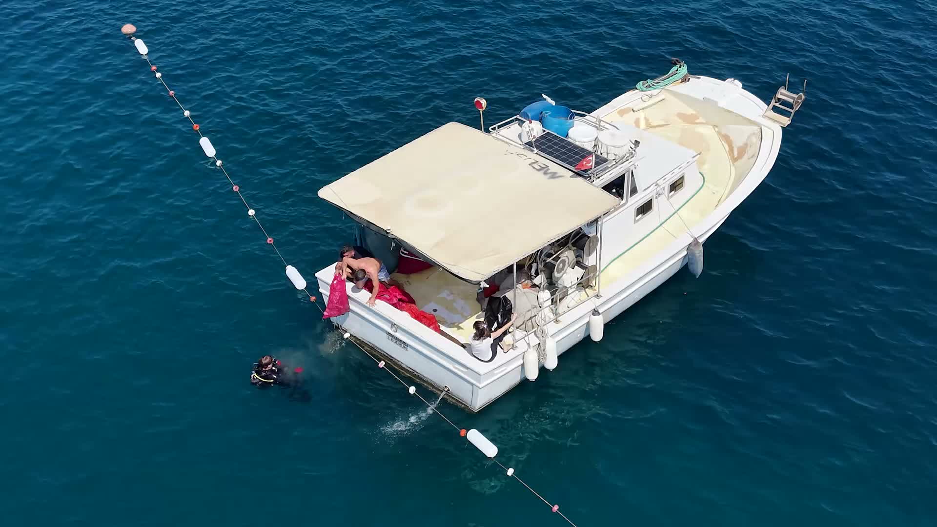 Bodrum Belediyesi'nin deniz dibi temizliği Gölköy’de devam etti