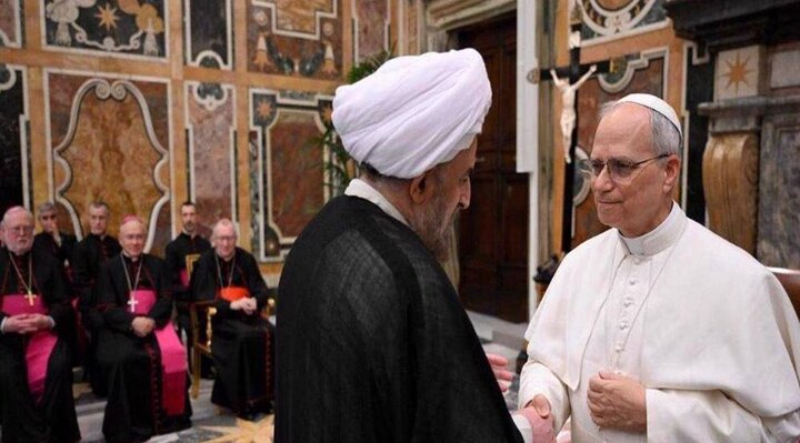 Papa 14'üncü Leo, Vatikan'ın en yüksek diplomatik nişanını İran elçisine verdi