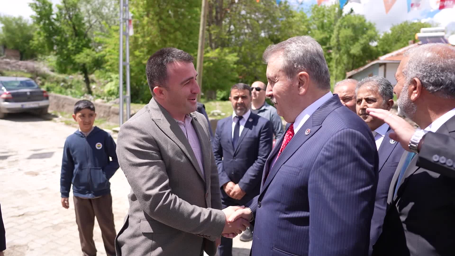 BBP Genel Başkanı Destici, Kuşçu'da MHP seçim ofisini ziyaret etti