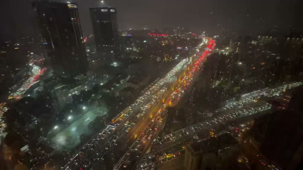 İstanbul'da tüm okullar yarın için tatil edildi, motosikletlerin trafiğe çıkışları 21.00'den itibaren yasaklandı