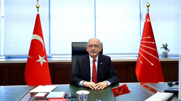 Kılıçdaroğlu hakkındaki "suçu ve suçluyu övme" davası... Mahkeme, sonraki duruşmaya Kılıçdaroğlu'nun katılmaması halinde hakkında yakalama ya da zorla getirilme kararı çıkartılacağını bildirdi
