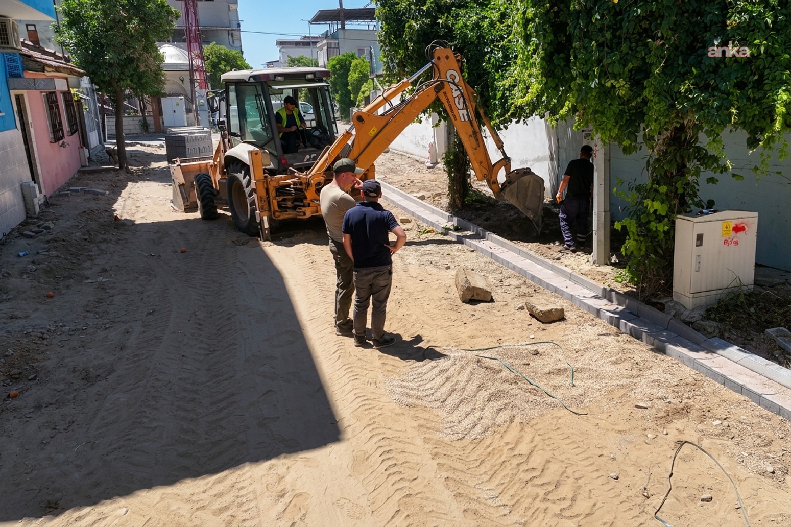Efeler Belediyesi, ilçe genelinde yol çalışmalarına devam ediyor
