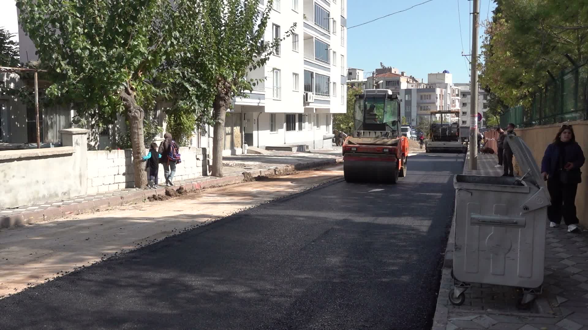 Manisa Büyükşehir Belediyesi'nden Kırkağaç’ta 4 bin ton sıcak asfalt çalışması