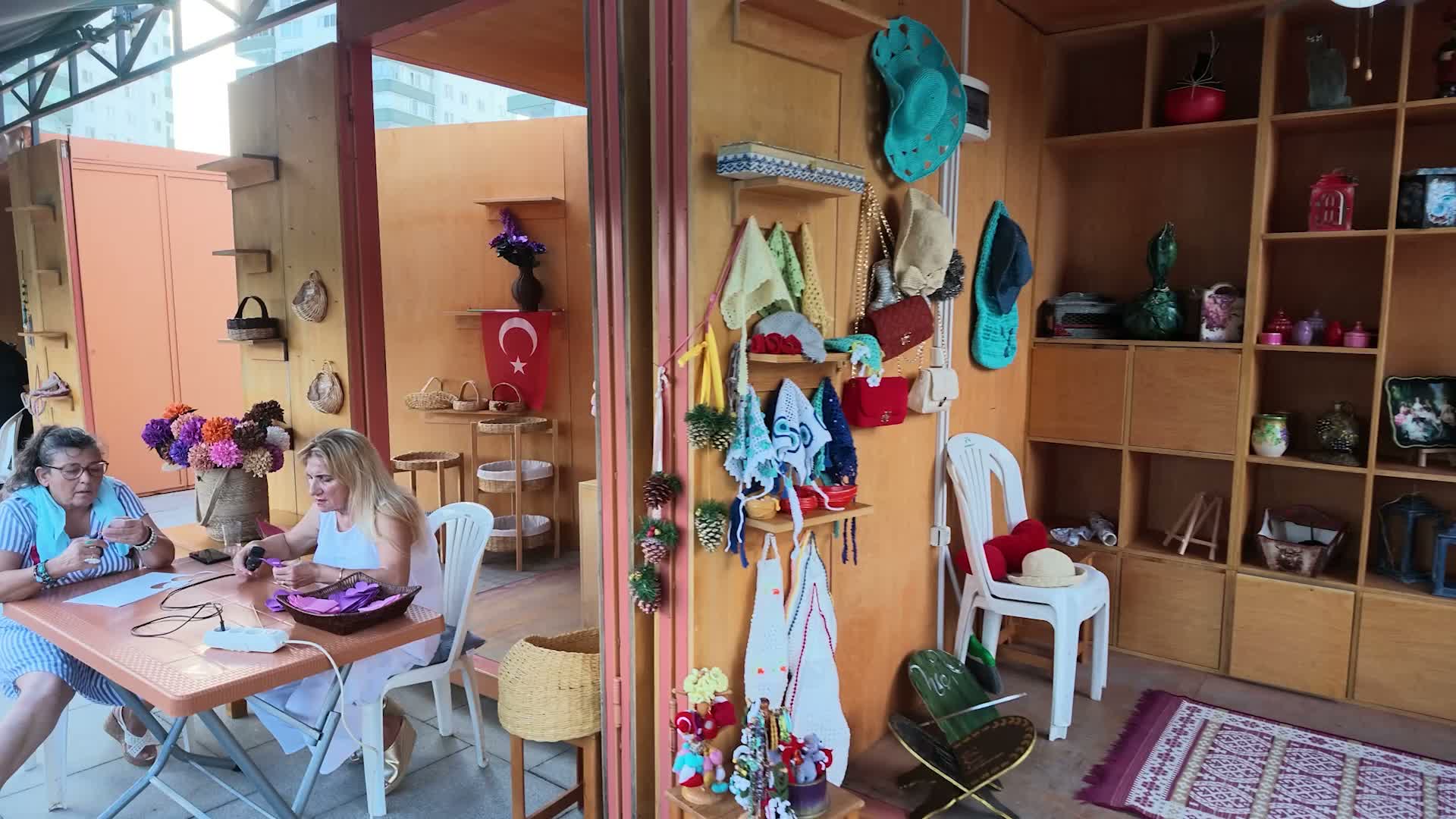 Mersin Trafik Park'ta kadınların el emeği ürünler, ekonomiye dönüşüyor