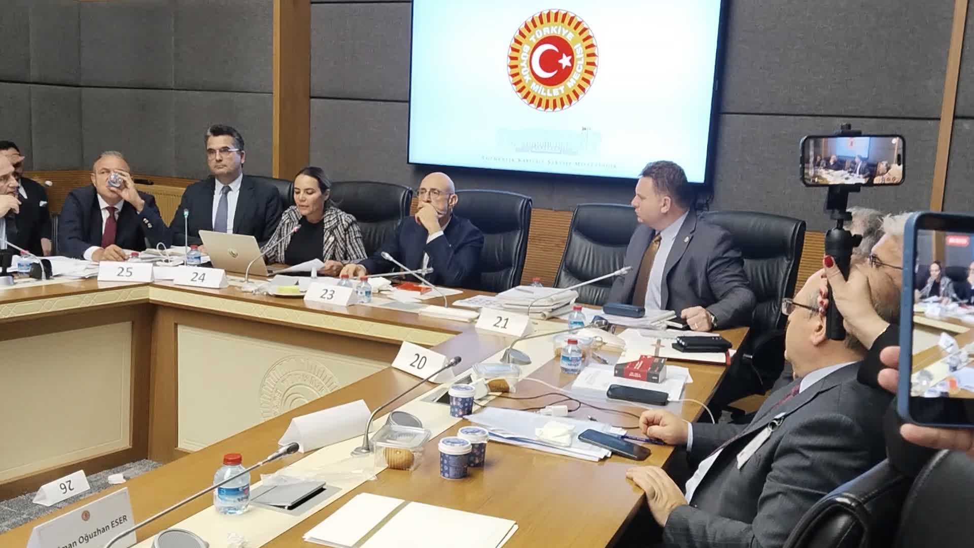 "Çerçeve Yasa" teklifi Adalet Komisyonu'nda... İYİ Partili Türkeş Taş ile MHP'li Bülbül arasında "pislik" tartışması