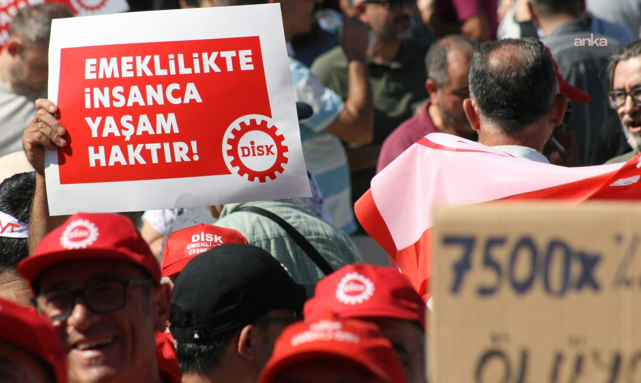 DİSK: Emeklilerin talepleri ertelenemez