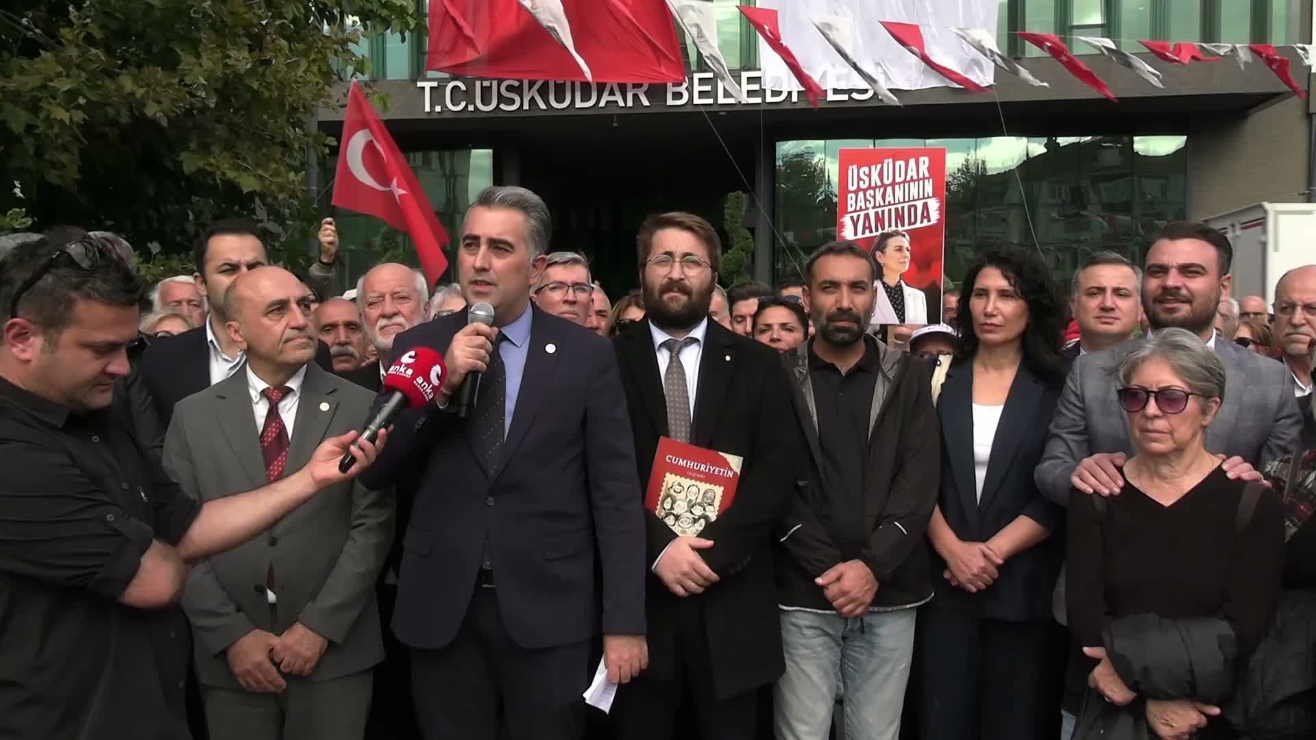 AK Parti'ye geçen Üsküdar Belediyesi'nde işten çıkarmalara tepki: "Emekçiler üç kuruşluk işsizlik maaşını alma ya da almamayla imtihan ediliyorlar“