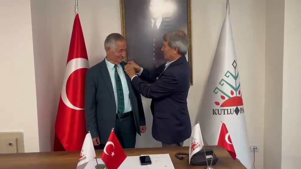 Özcan Yeniçeri, Kutlu Parti’nin sözcüsü oldu