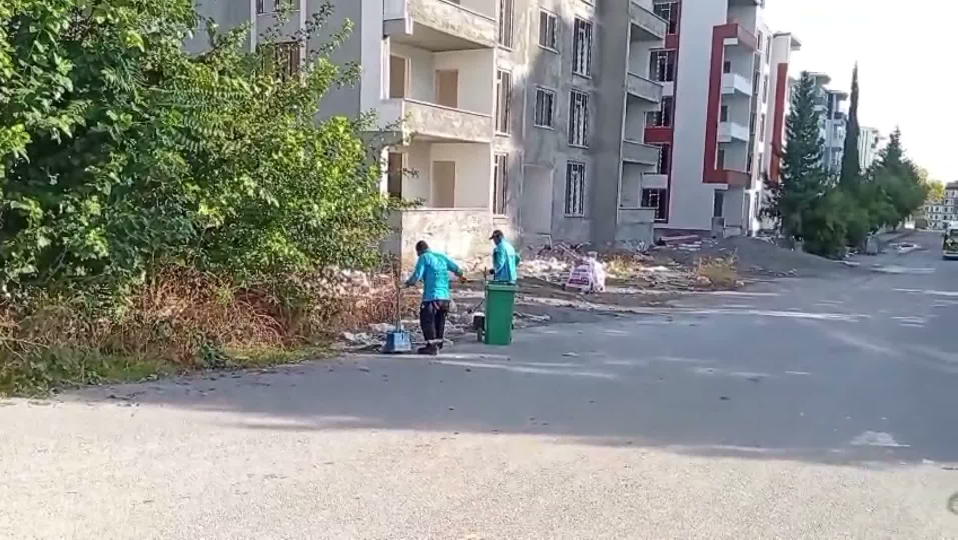 Adıyaman Belediyesi, 245 personel ve 54 araçla kent temizliği için sahada
