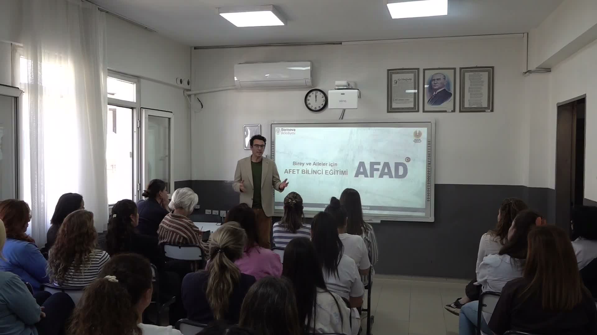Bornova’da öğretmenlere "Temel Afet Bilinci Eğitimi"