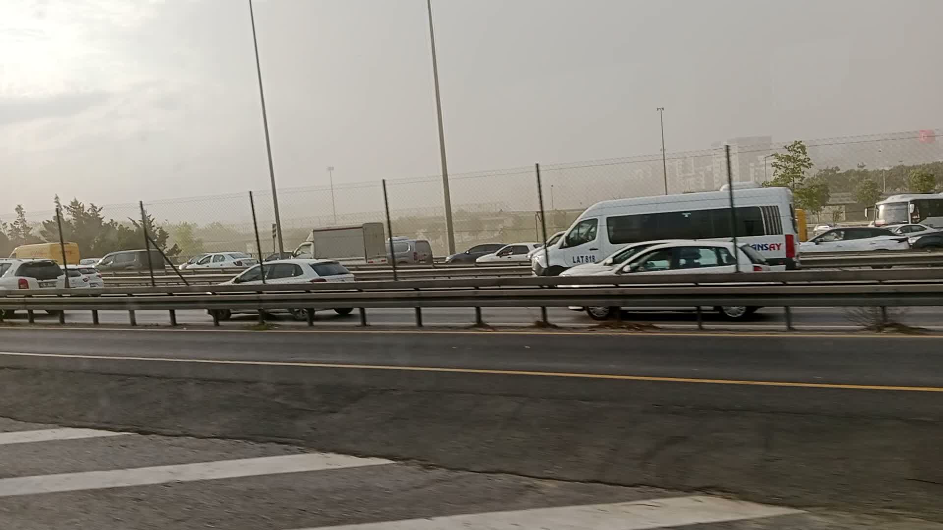 İstanbul'da fırtına etkili olmaya başladı