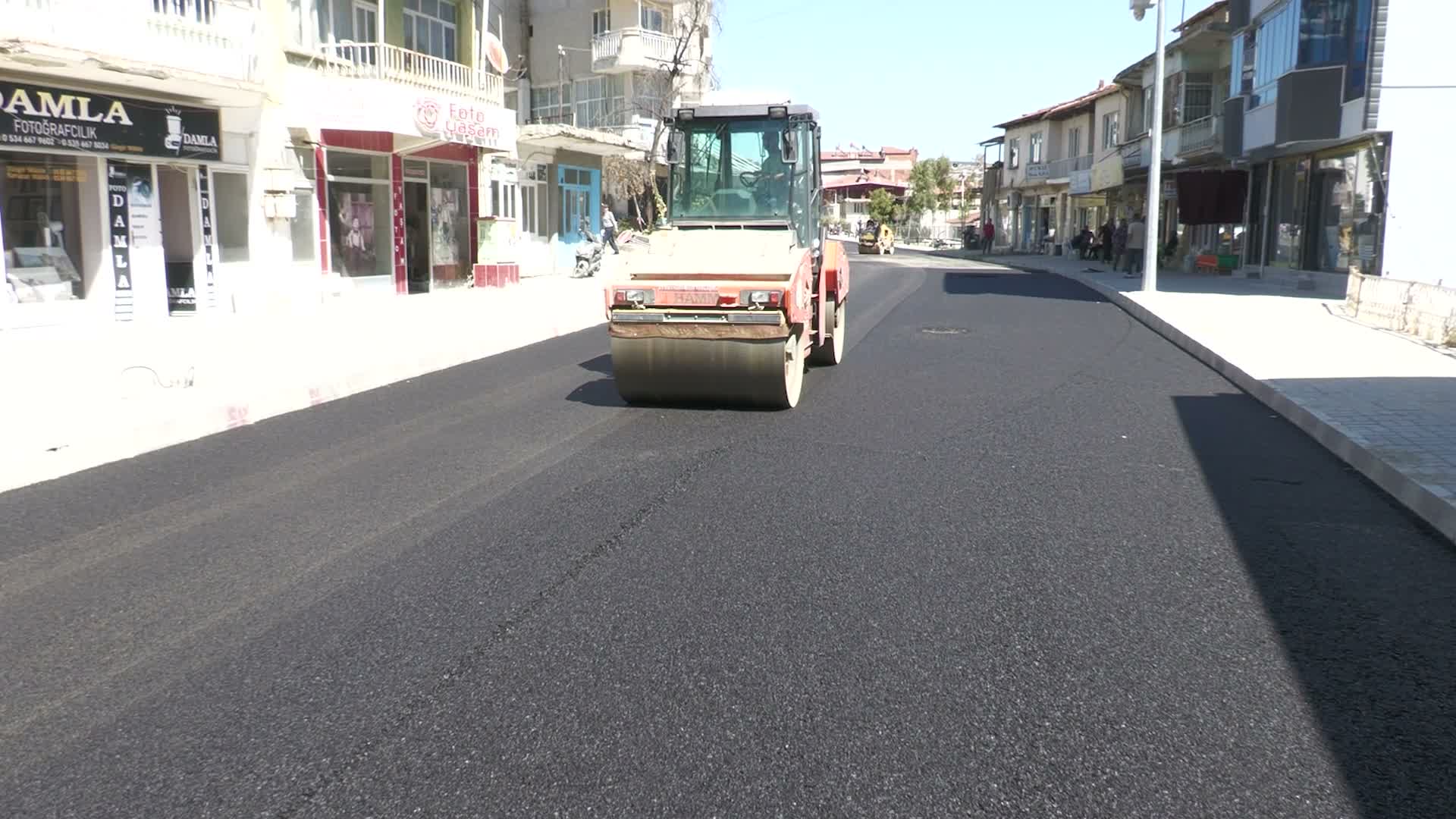 Manisa Büyükşehir Belediyesi, Selendi Atatürk Caddesi’nde yol sorununu çözüyor